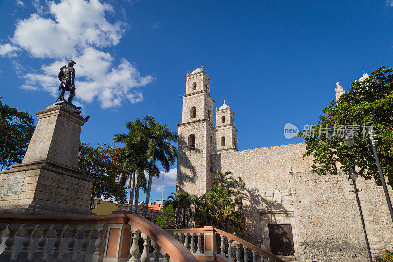 梅里达大教堂(cateddral de San Ildefonso)罗马天主教堂——美洲最古老的教堂之一，也是墨西哥尤卡坦半岛殖民城市梅里达最著名的地标